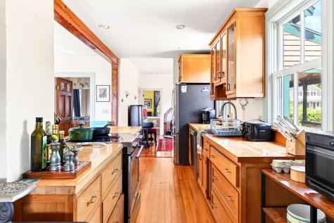 16 Millfield Street Woods Hole MA 02543