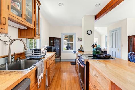 16 Millfield Street Woods Hole MA 02543