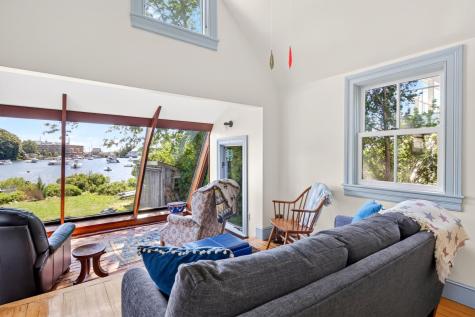 16 Millfield Street Woods Hole MA 02543