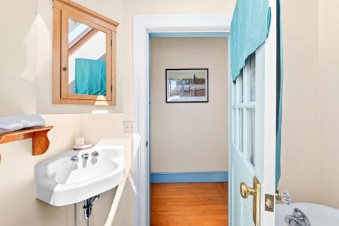 16 Millfield Street Woods Hole MA 02543