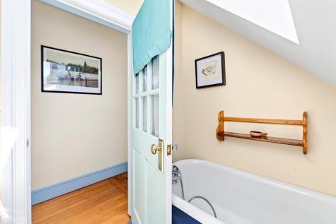 16 Millfield Street Woods Hole MA 02543