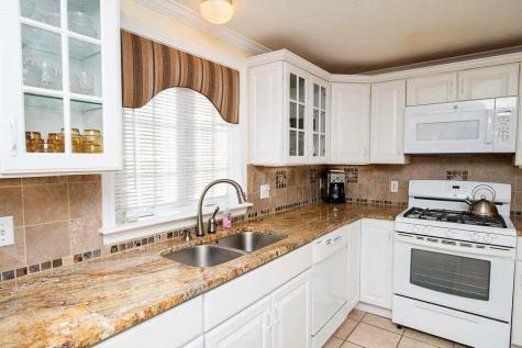 28 Quashnet Woods Drive Mashpee MA 02649
