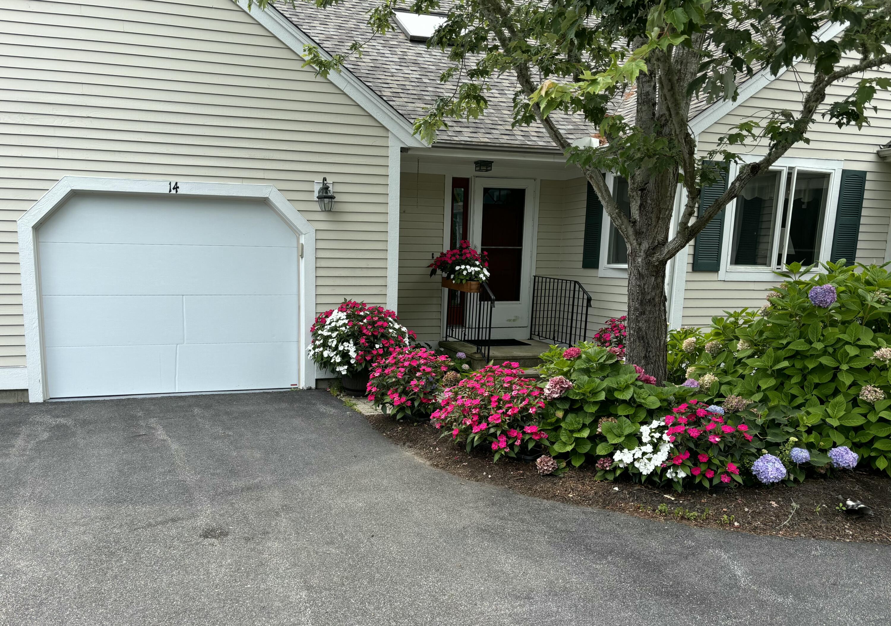 14 Pga Lane Mashpee MA 02649