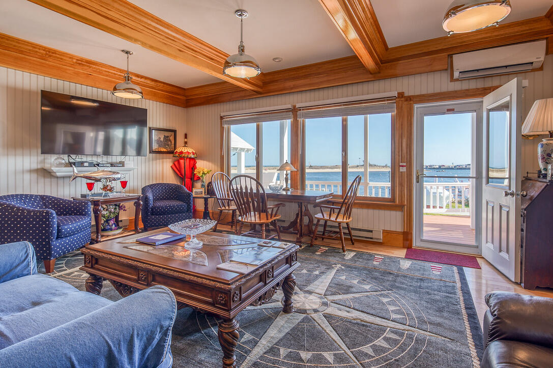 47 E Chop Drive Oak Bluffs MA 02557