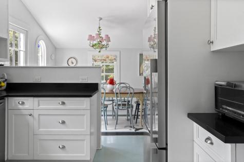 6 Brewster Avenue Oak Bluffs MA 02557