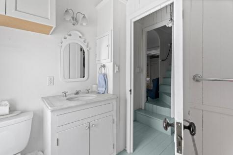 6 Brewster Avenue Oak Bluffs MA 02557