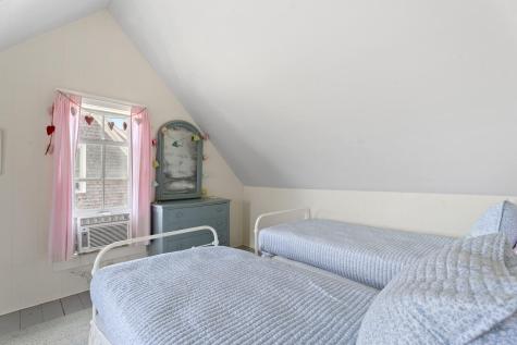 6 Brewster Avenue Oak Bluffs MA 02557