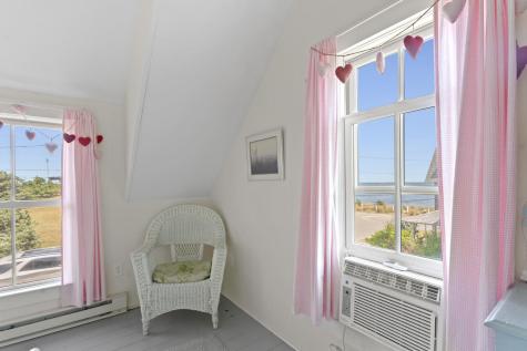 6 Brewster Avenue Oak Bluffs MA 02557