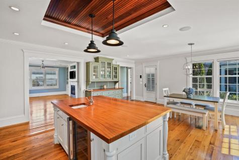 52 S Summer Street Edgartown MA 02539