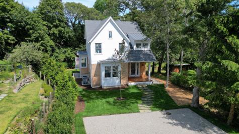 34 Davis Street Vineyard Haven MA 02568