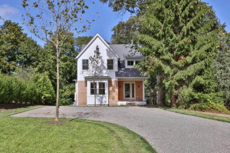 34 Davis Street Vineyard Haven MA 02568