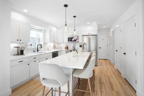 33 Lagoon Pond Road Vineyard Haven MA 02568