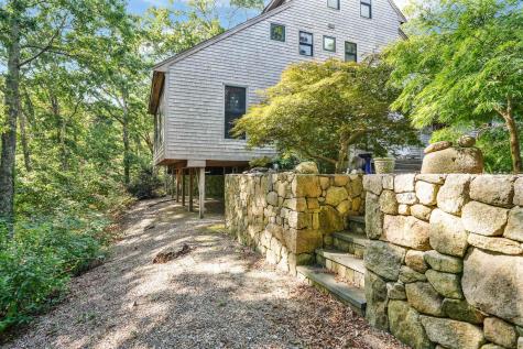 159 Lake Street Vineyard Haven MA 02568