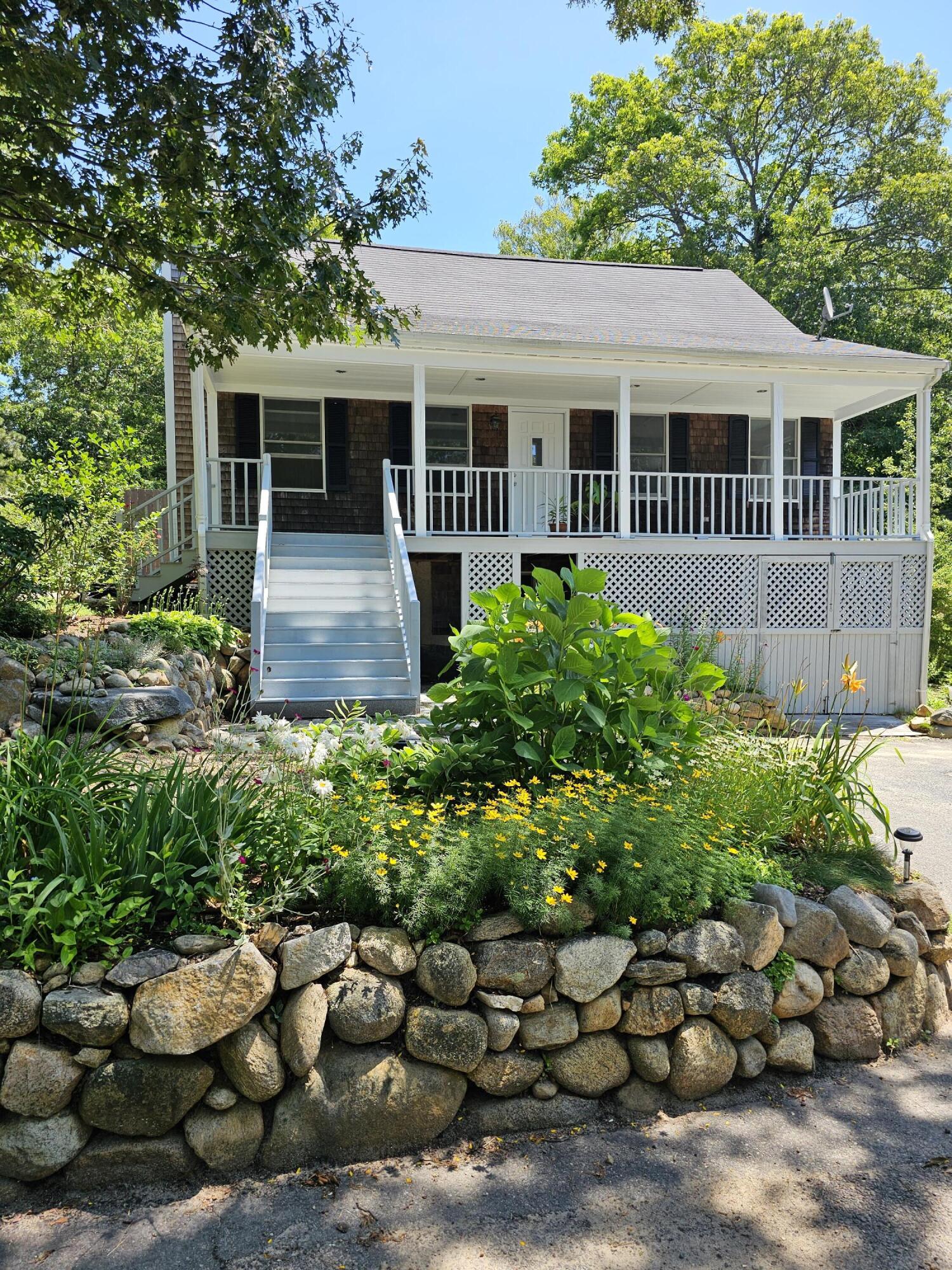 18 Goah Way, Vineyard Haven, MA 02568 | 32400095 | Sandpiper Realty