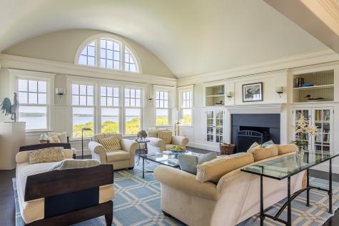 7 Clay Pit Lane Aquinnah MA 02535