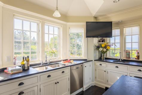 7 Clay Pit Lane Aquinnah MA 02535