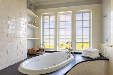 7 Clay Pit Lane Aquinnah MA 02535