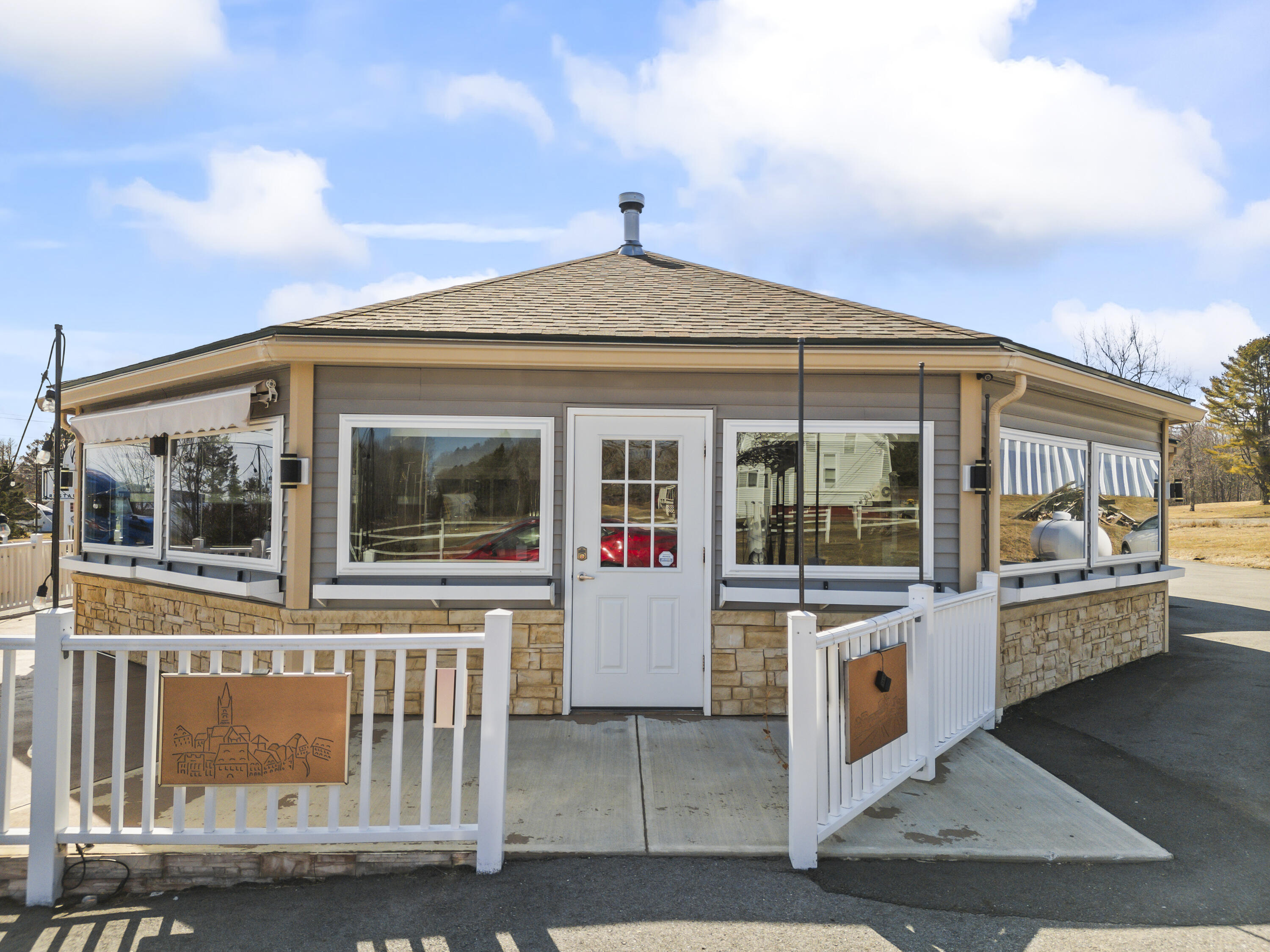 357 W Main Street Searsport ME 04974