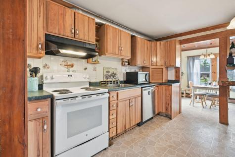 1254 Roosevelt Trail Raymond ME 04071