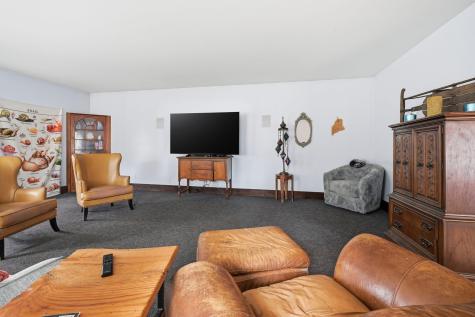 1254 Roosevelt Trail Raymond ME 04071