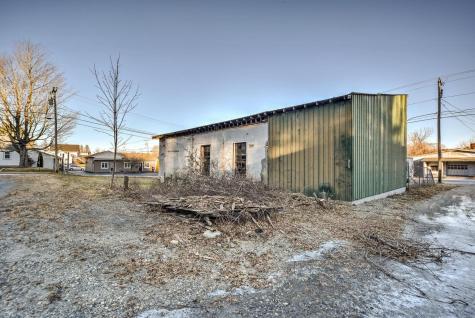 74 Route 133 Winthrop ME 04364