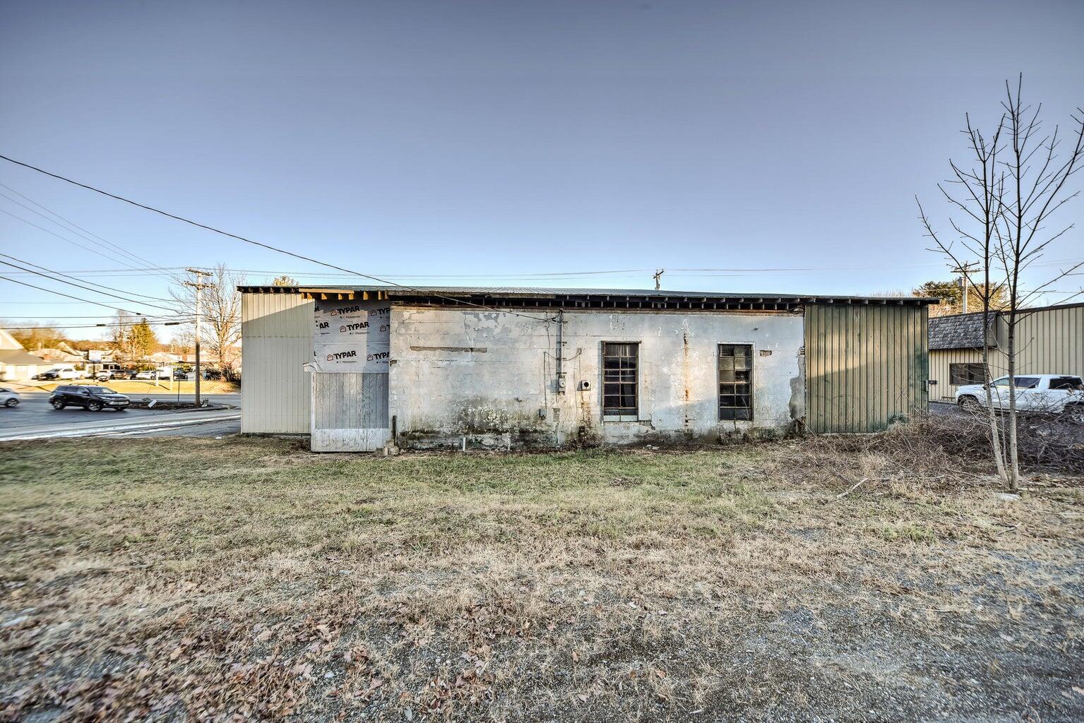 74 Route 133 Winthrop ME 04364