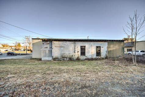 74 Route 133 Winthrop ME 04364