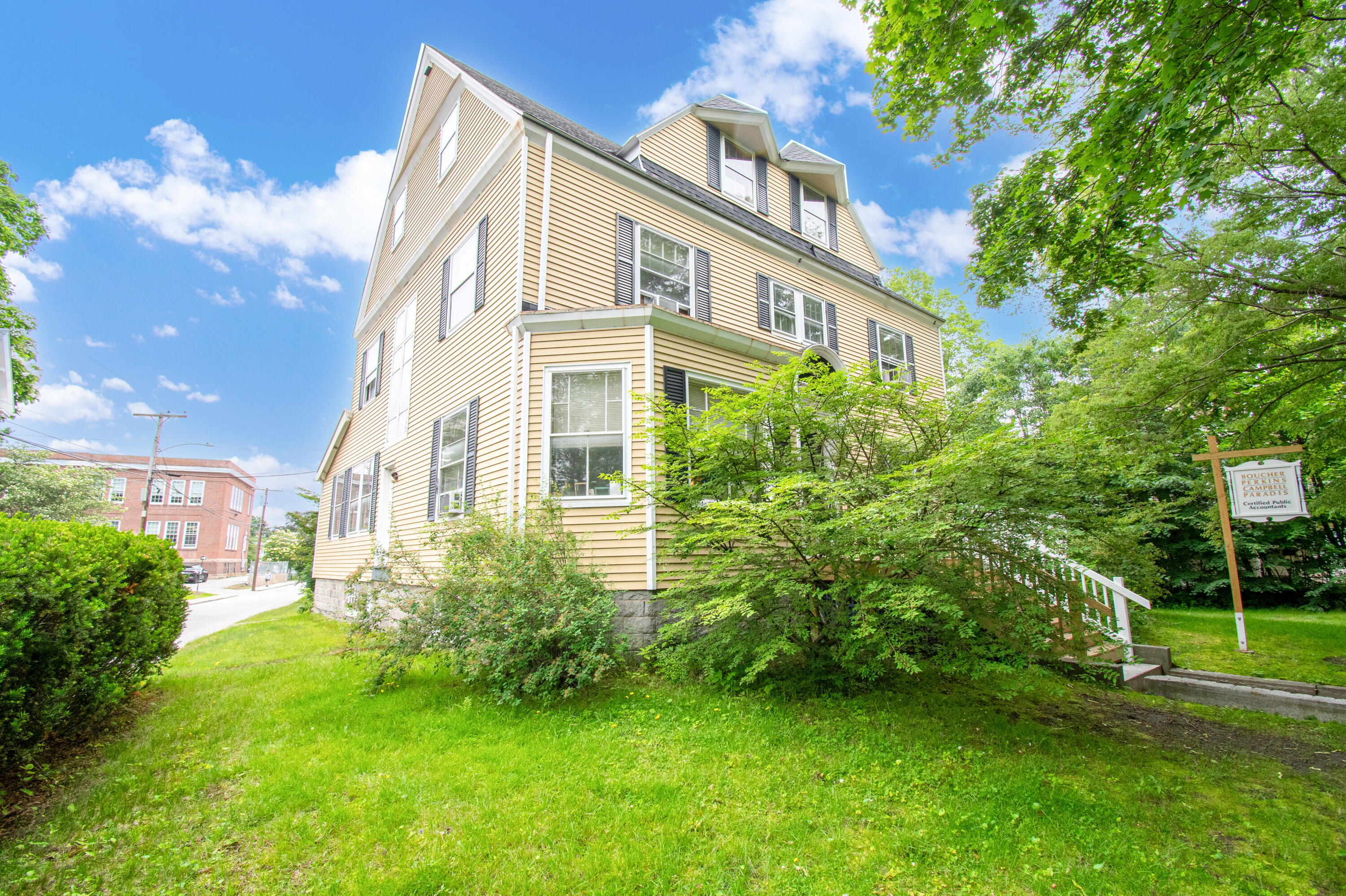 163 Park Row Brunswick ME 04011