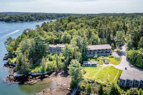 70 Ocean Gate Road Southport ME 04576