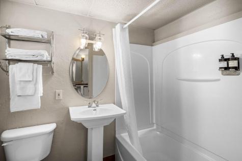 70 Ocean Gate Road Southport ME 04576