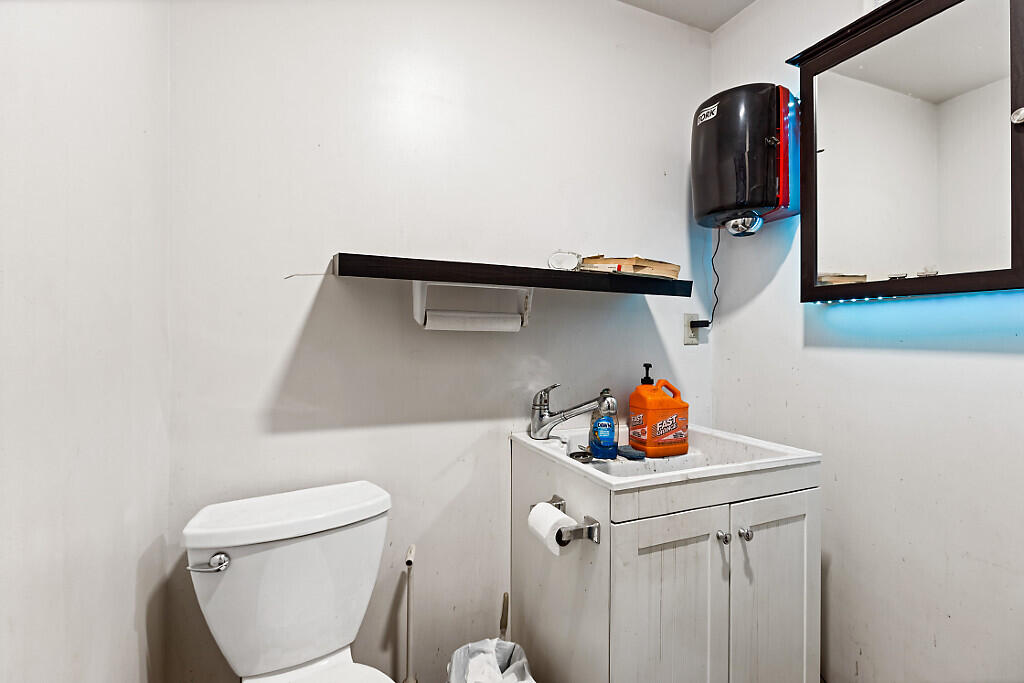 283 Hinckley Road Clinton ME 04927