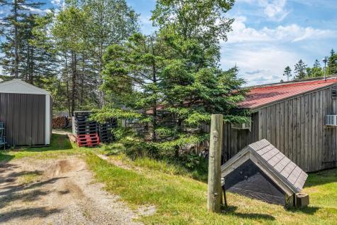 40 North Road Swans Island ME 04685