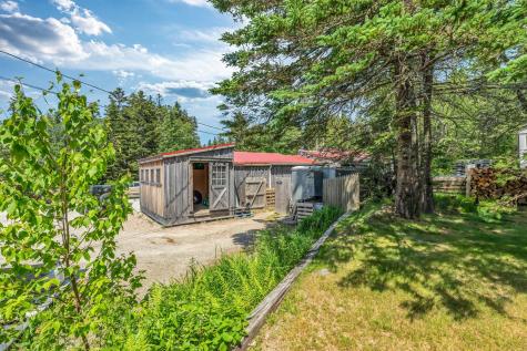 40 North Road Swans Island ME 04685