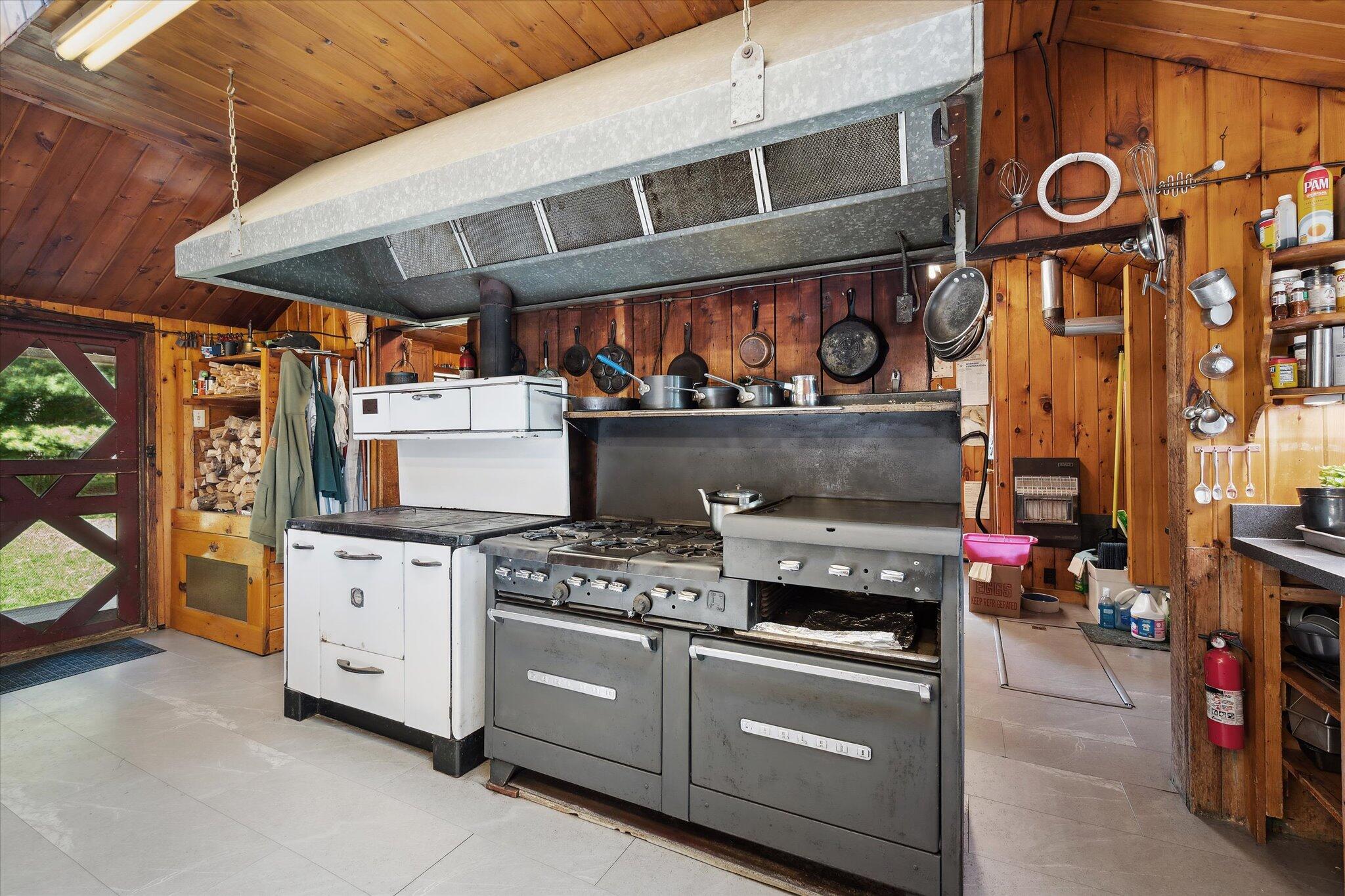 0 Bradford Camps, Munsungan Lake T8 R10 Wels ME 04732