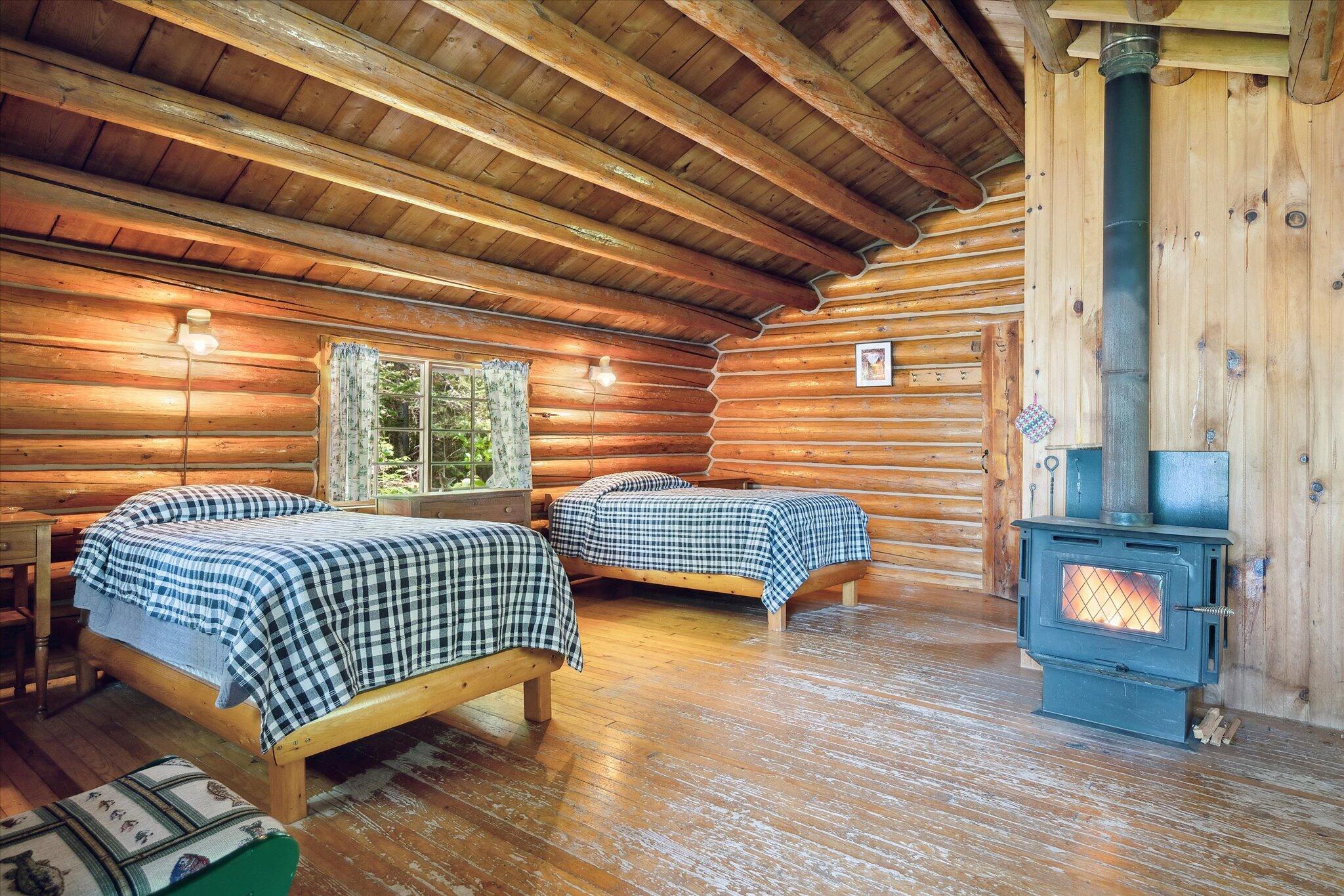 0 Bradford Camps, Munsungan Lake T8 R10 Wels ME 04732