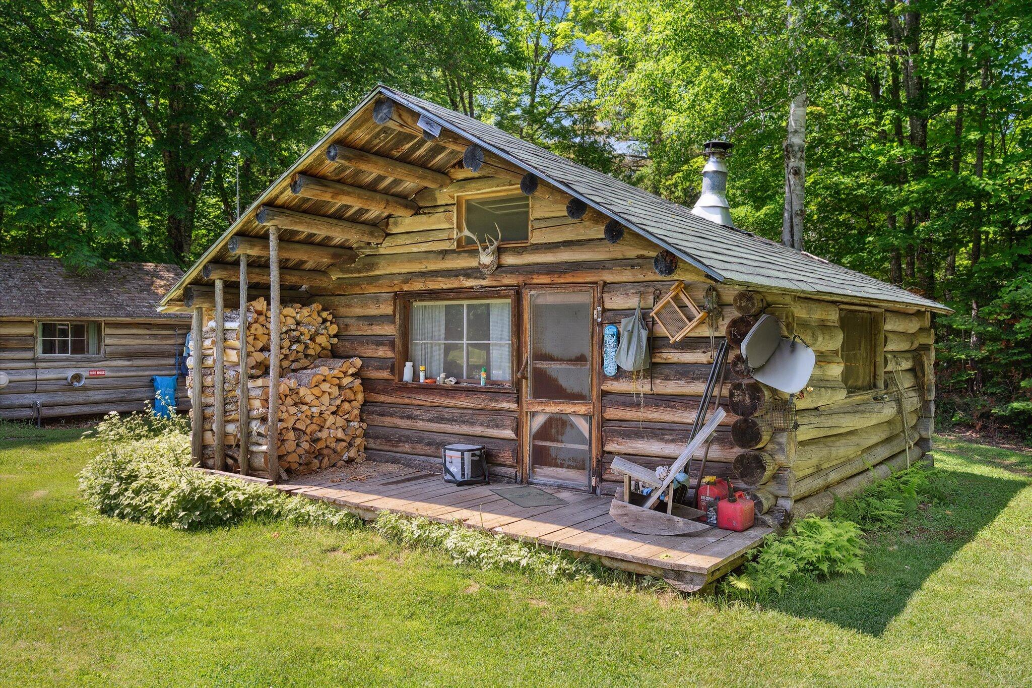 0 Bradford Camps, Munsungan Lake T8 R10 Wels ME 04732