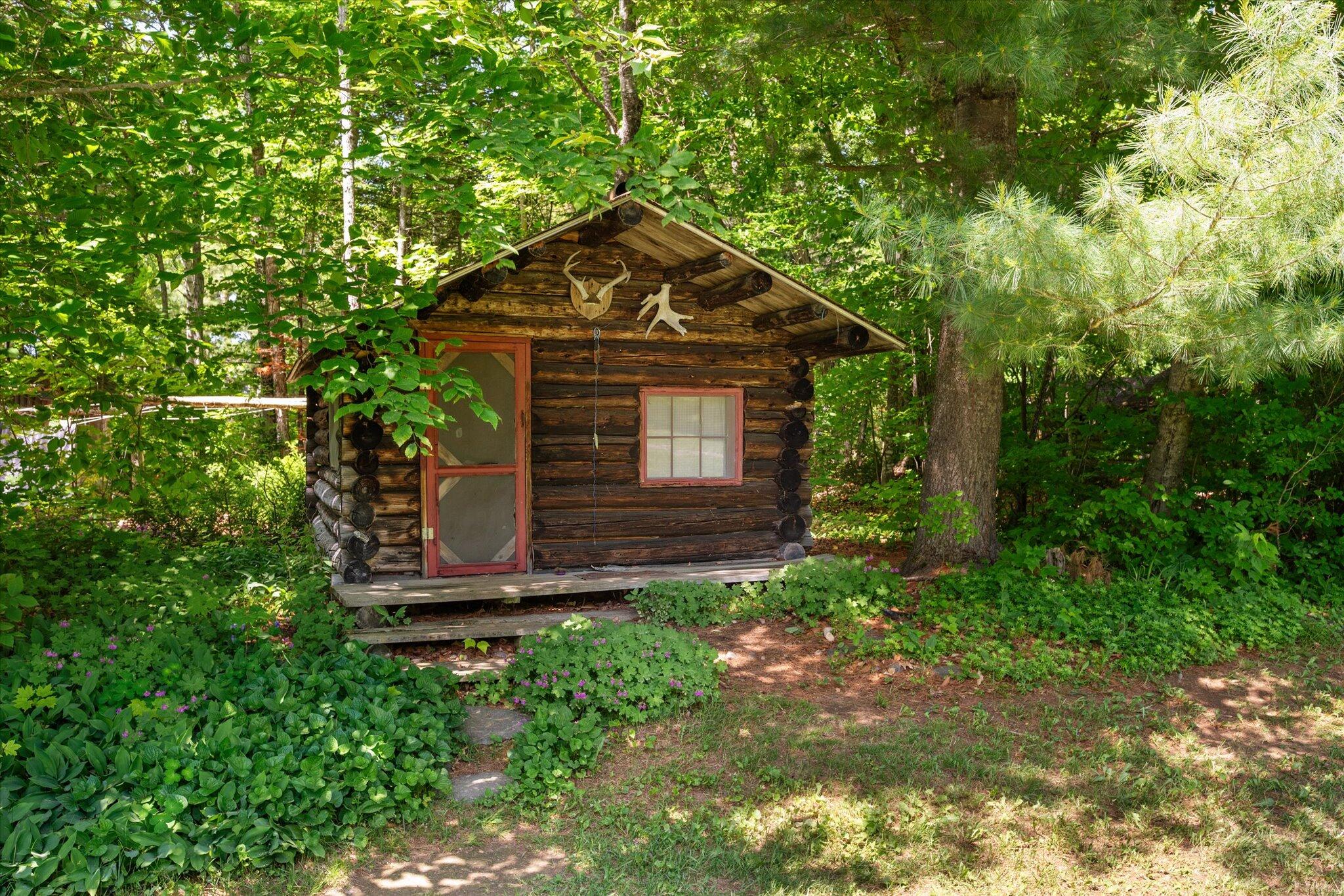 0 Bradford Camps, Munsungan Lake T8 R10 Wels ME 04732