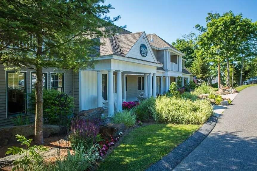 886 Commercial Street Rockport ME 04856