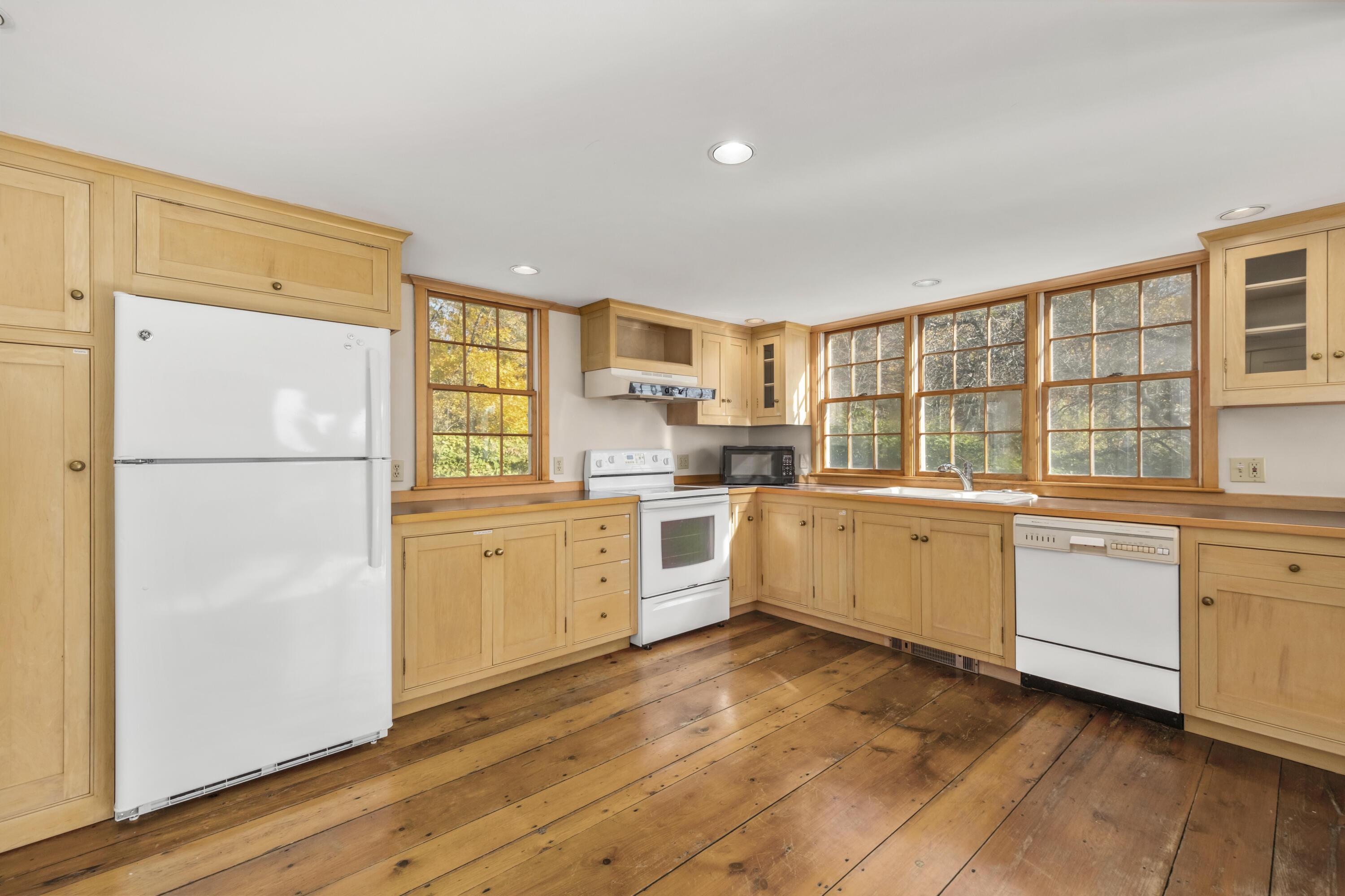 2561 Atlantic Highway Lincolnville ME 04849