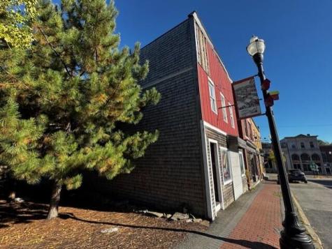 9 Madison Avenue Skowhegan ME 04976