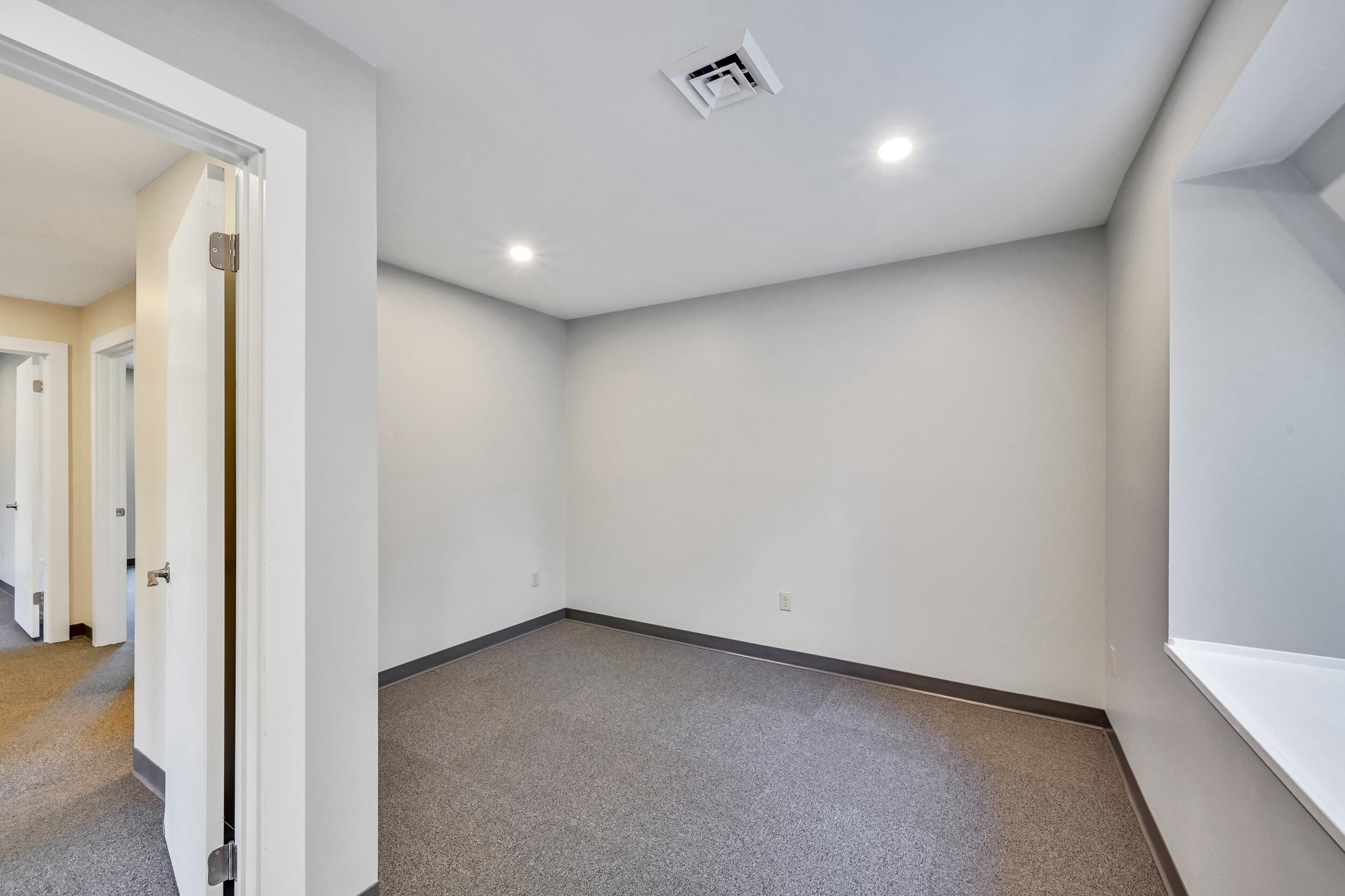 675 Western Avenue Manchester ME 04351