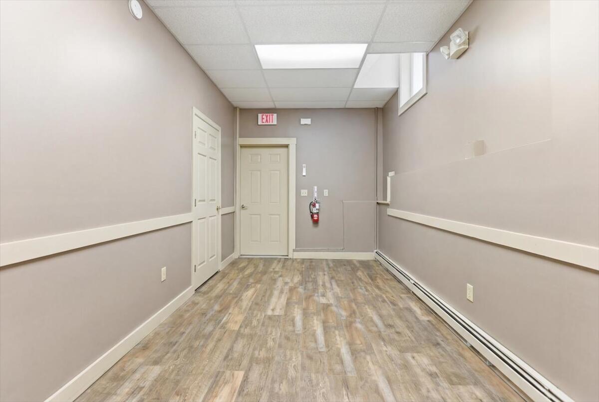 17 Gary Street Paris ME 04281