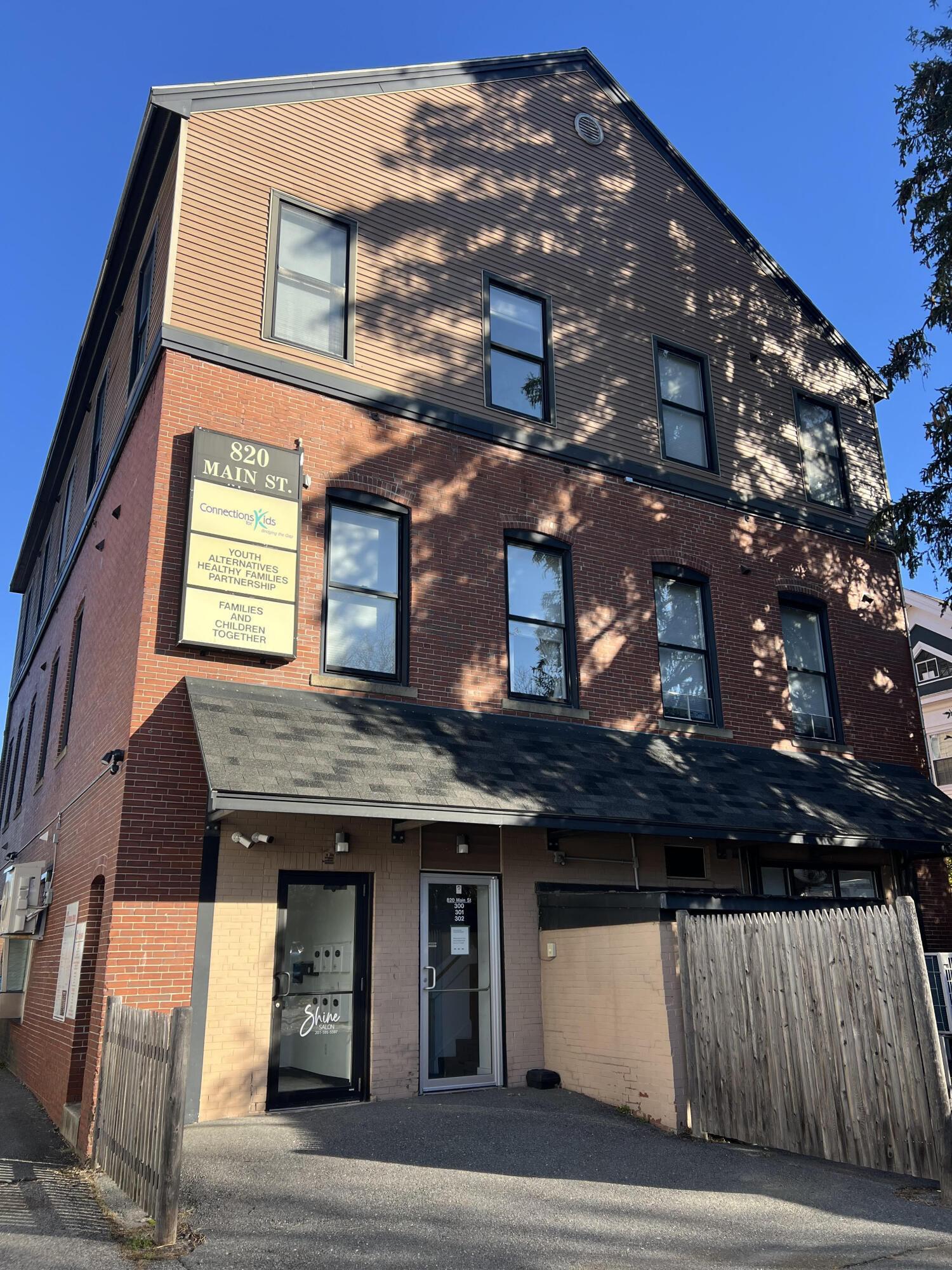 820 Main Street Westbrook ME 04092