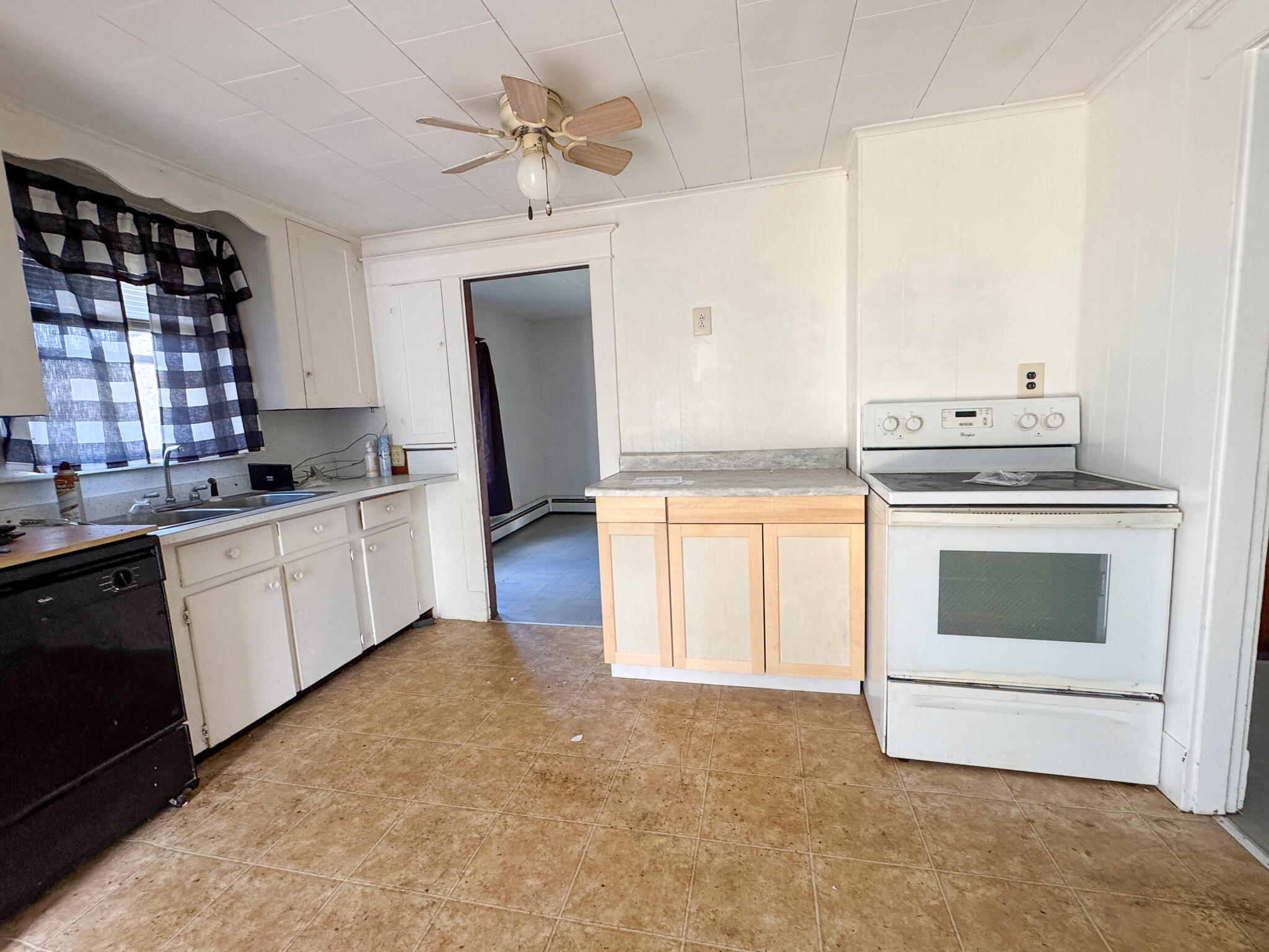 993 Main Road Holden ME 04429