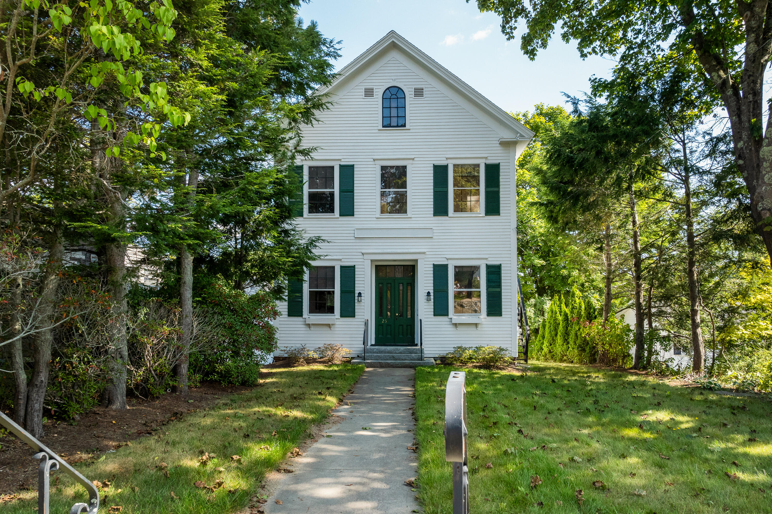 25 Oak Street Boothbay Harbor ME 04538