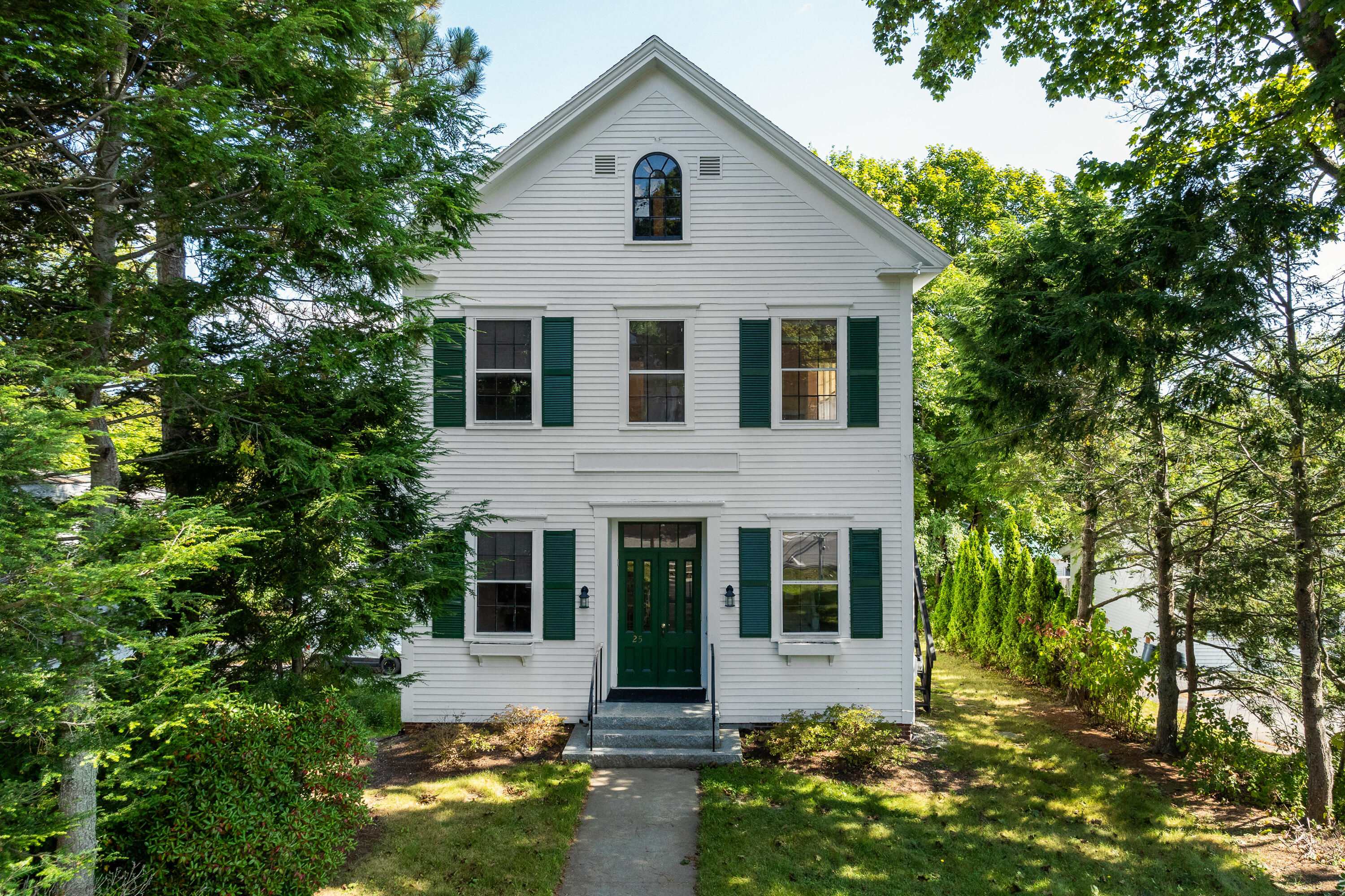 25 Oak Street Boothbay Harbor ME 04538