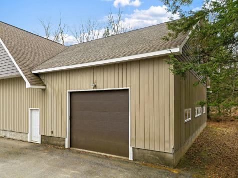 17 Aviator Place Oakland ME 04963