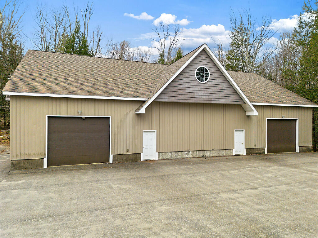 17 Aviator Place Oakland ME 04963