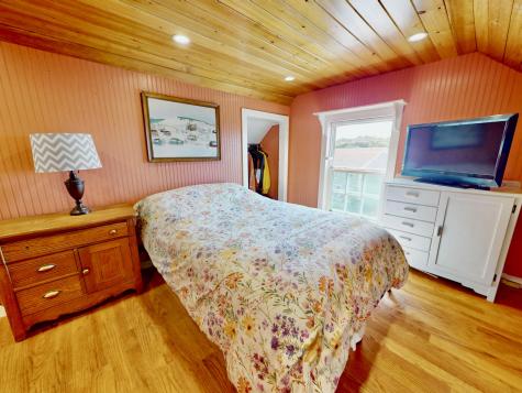 62 W Main Street Vinalhaven ME 04863