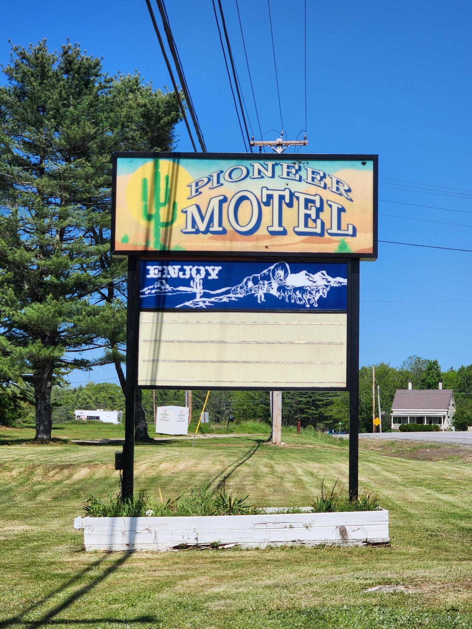 400 Us Route 1 Edgecomb ME 04556